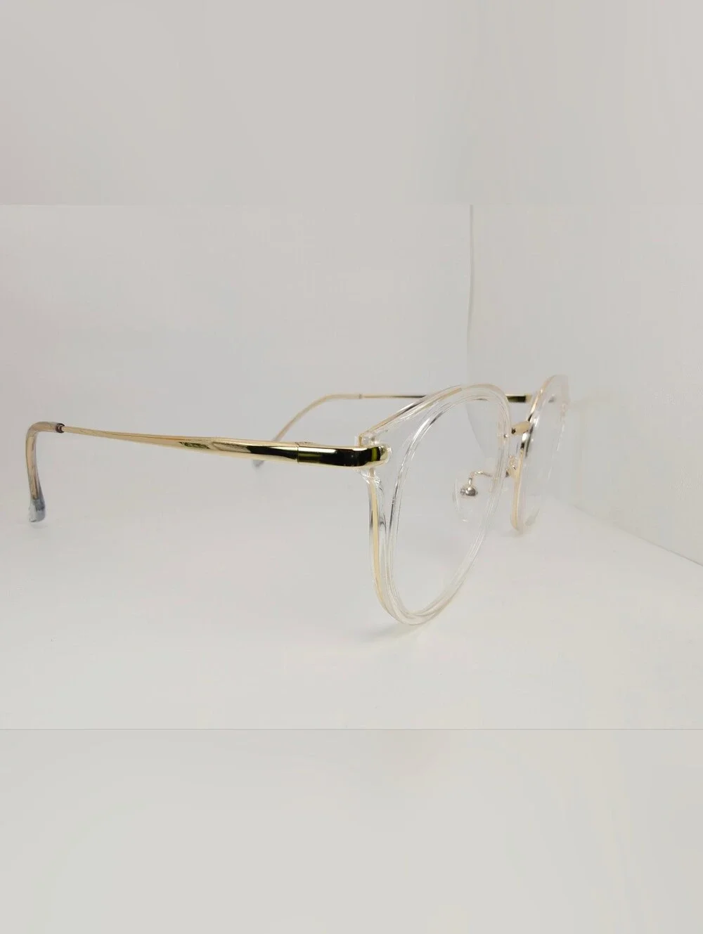 Hollie. Clear Gold. Metal And Acetate Frame.  Round Women's Eyeglasses